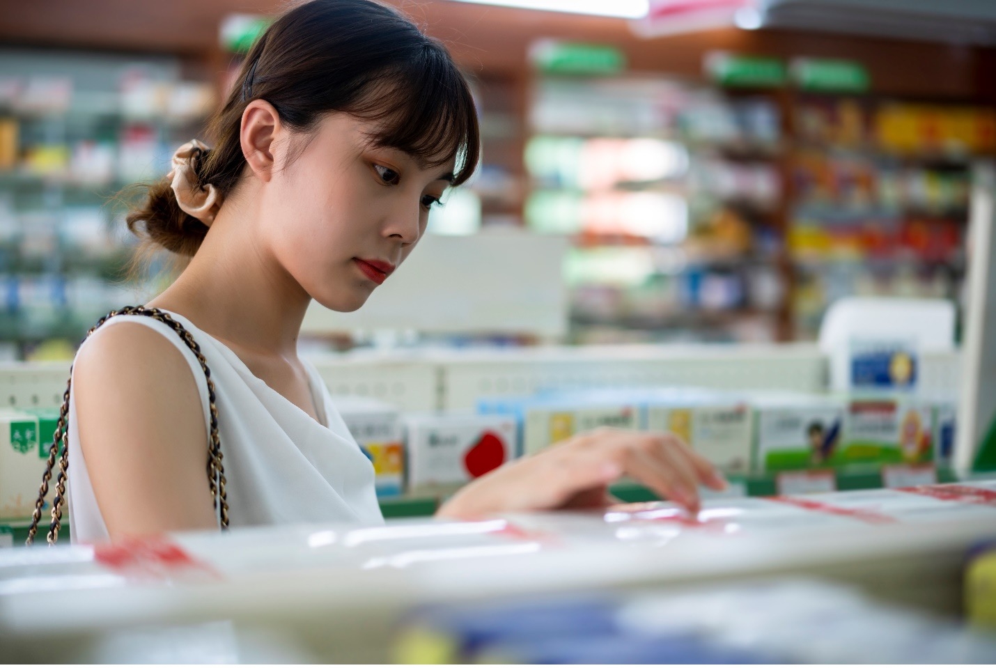 Woman deciding between Tylenol and ibuprofen for pain relief.